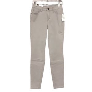 ⭐️2/$15 NWT Style & Co Curvy-Fit Mid-Rise Skinny Jeans Gray Denim Size 2